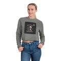 Cropped Sweatshirt — 'Born to Roam' Retro Camper Graphic